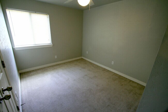Building Photo - 4402 Boyett St