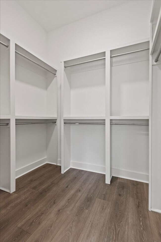 Building Photo - Charming and Spacious 4-Bedroom Home with Bonus Room and Private Backyard