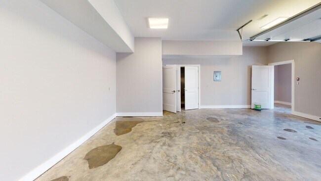 Building Photo - $1655/Bedroom |8BR Townhome in Fort Sander...