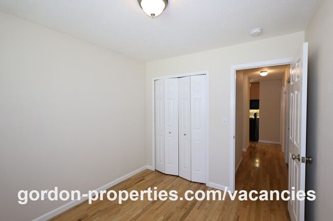 Building Photo - 10851 SE Garrett Dr