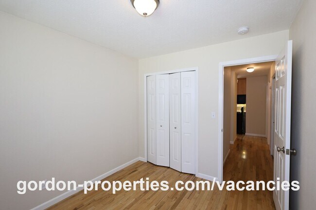 Building Photo - SE Garrett Dr - Milwaukie 3 bedroom with hardwood floors