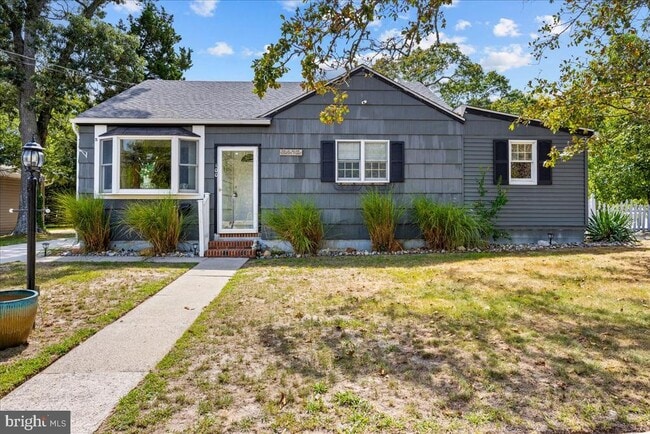Primary Photo - 100 E Cedar Ave