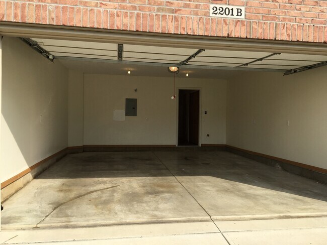 Building Photo - 2235 Morning Glory Dr