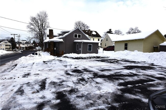 Building Photo - 137 Genesee St