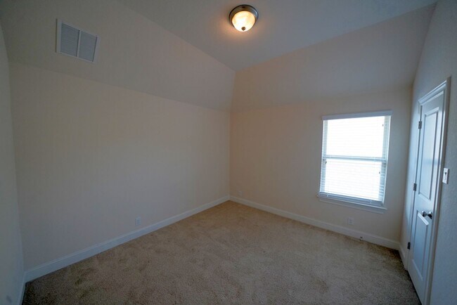 Building Photo - Executive Style Rental Now Available in Bo...