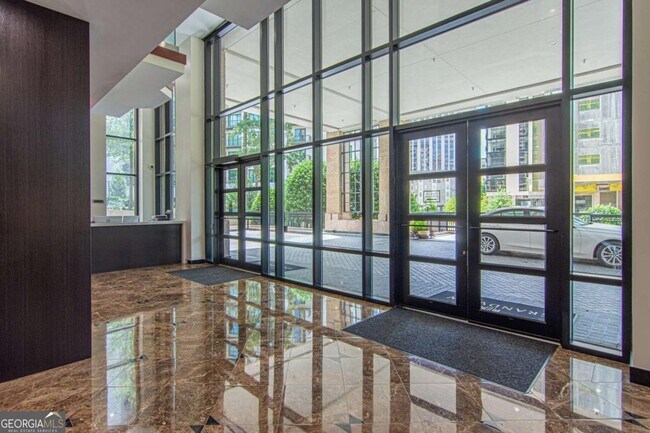 Building Photo - 3481 Lakeside Dr NE