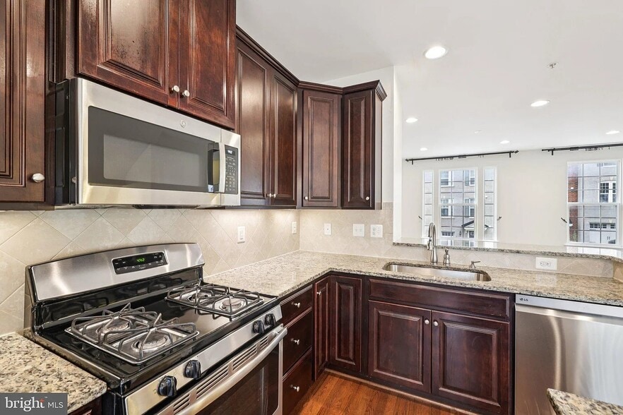 Building Photo - 8074 Locust Mill St