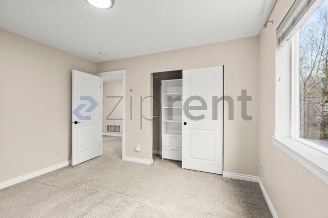 Building Photo - 7413 NE 200th St