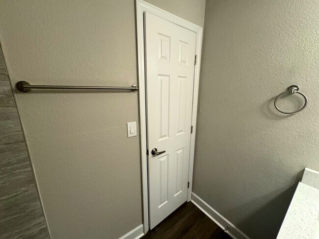 Building Photo - 2536 Woodgate Blvd