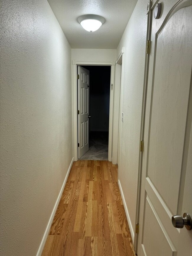 Building Photo - 1613 Summerset Dr