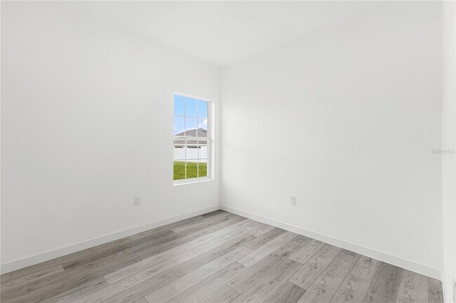 Building Photo - 716 Desmoines Dr