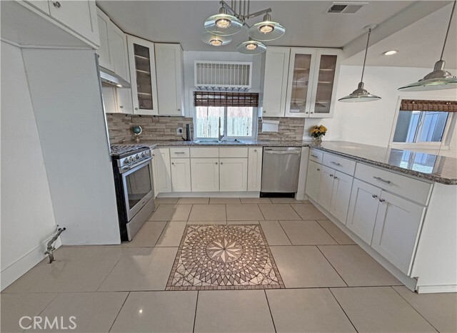 Building Photo - 621 E Pine St