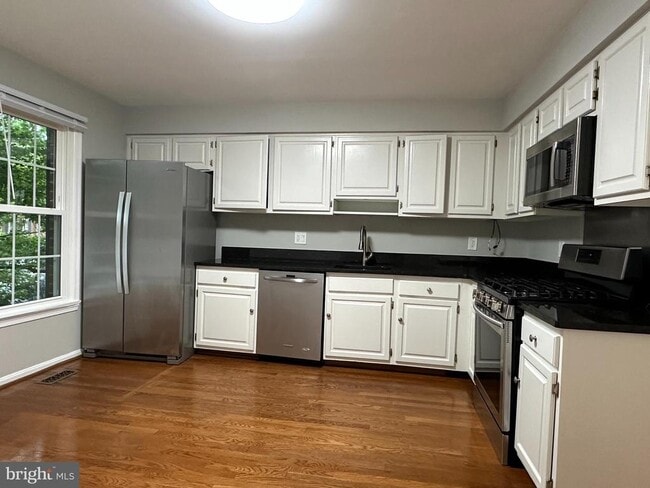 Building Photo - 10152 Village Knolls Ct