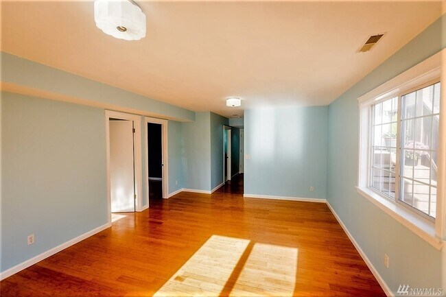 Building Photo - 4216 S Eddy St