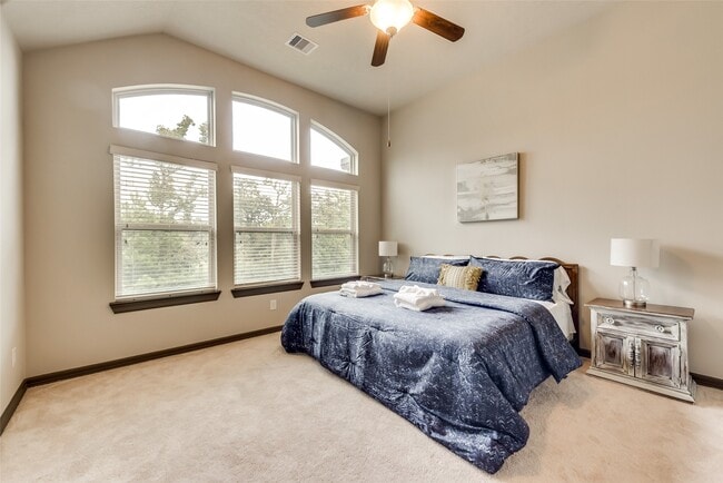 Building Photo - 86 Aventura Pl