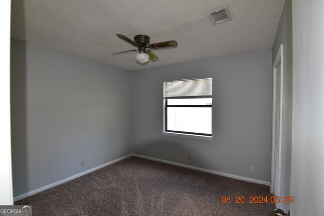 Building Photo - 145 Woodhaven Dr