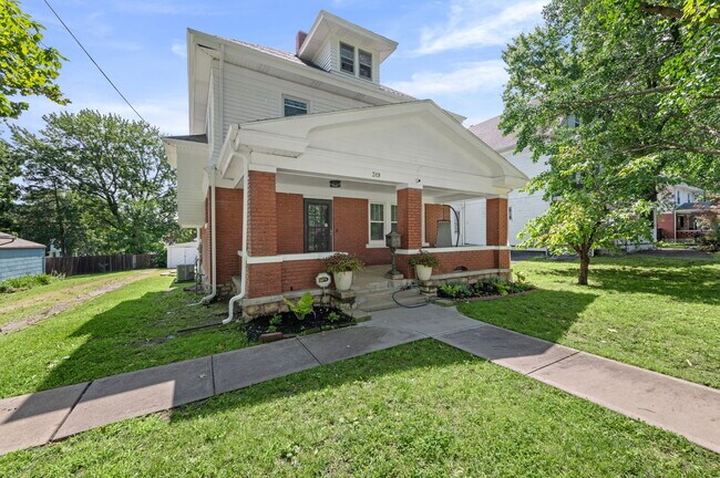 Building Photo - 319 N Delaware St