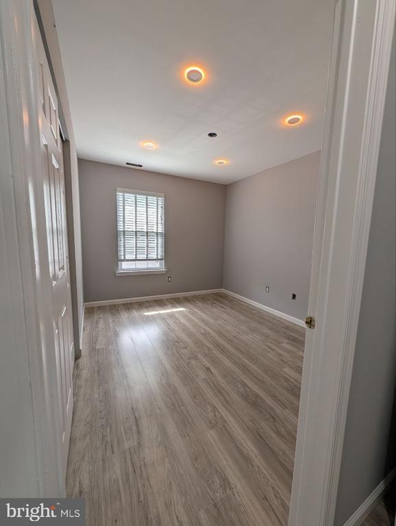 Building Photo - 810 Diamond Dr