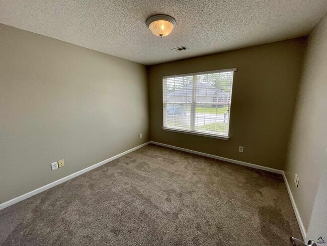 Building Photo - 107 Northpointe Dr