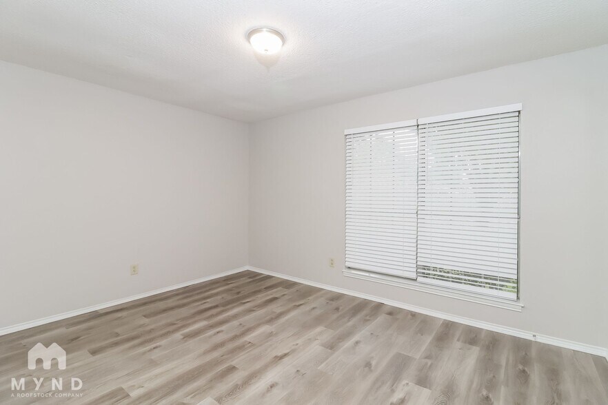 Building Photo - 4303 Gentle Springs Dr