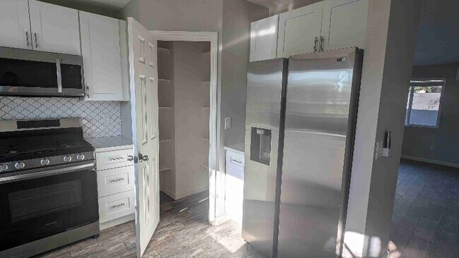 Building Photo - 3438 E Monte Vista Dr