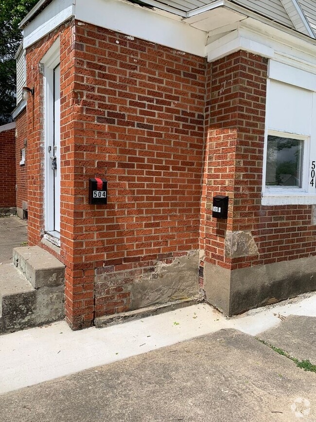 Building Photo - Beethoven St 504 - 504 1/2