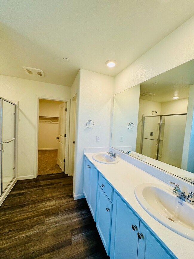 Building Photo - REDUCED!  BRAND NEW - 5 Bedroom + Loft, 3 ...