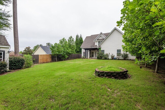 Building Photo - 4117 Chastain Dr