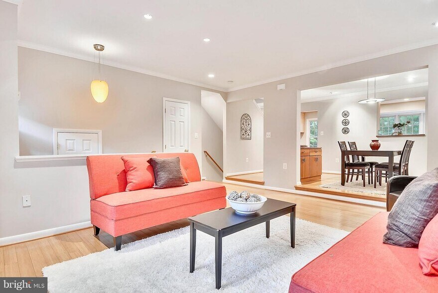 living room - 1107 Fairview Ct