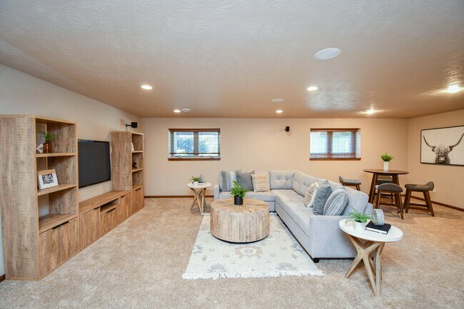 Building Photo - 3908 W 89th St