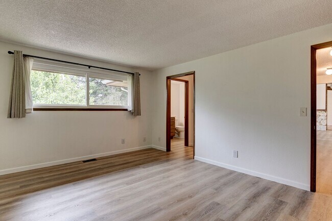 Building Photo - 3 Bed 2 Bath Home in Swantown Neighborhood