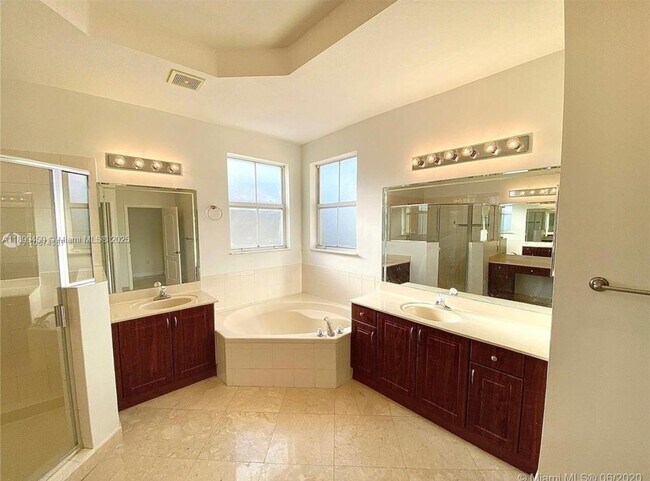 Building Photo - 11350 NW 82nd Terrace