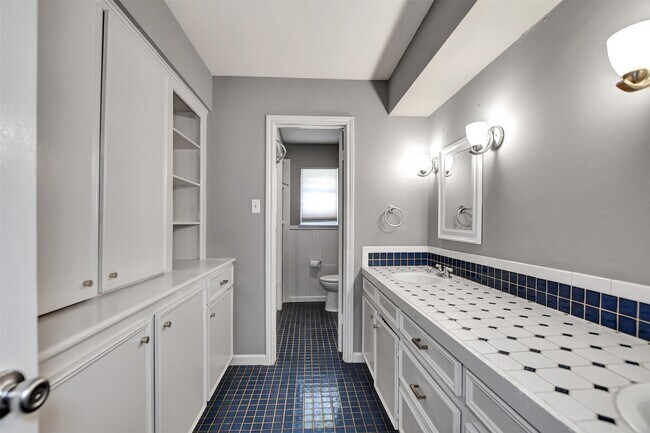 Building Photo - 25802 Maplewood Dr