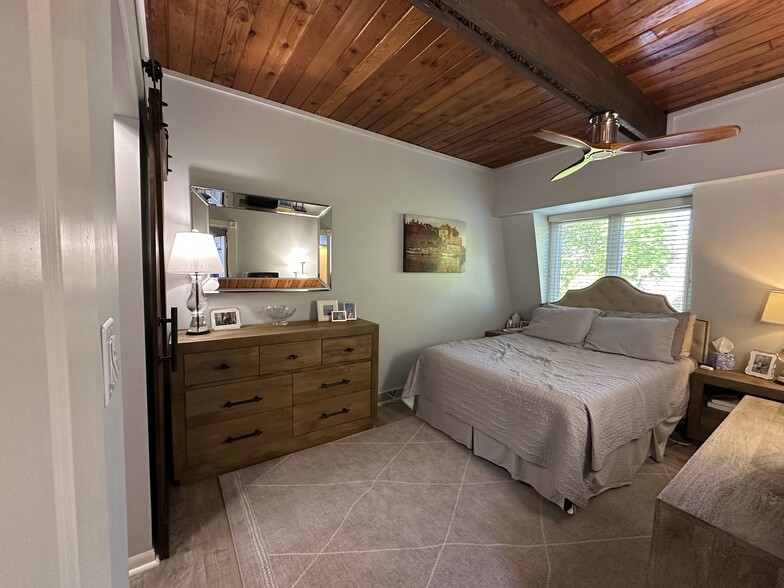 Main bedroom - 1846 N Hudson Ave