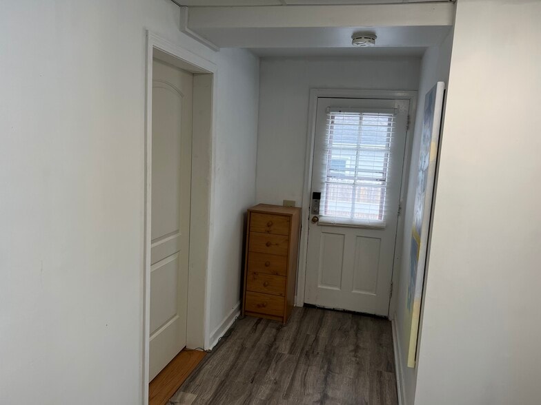 Building Photo - 2388 West Lawn Ave