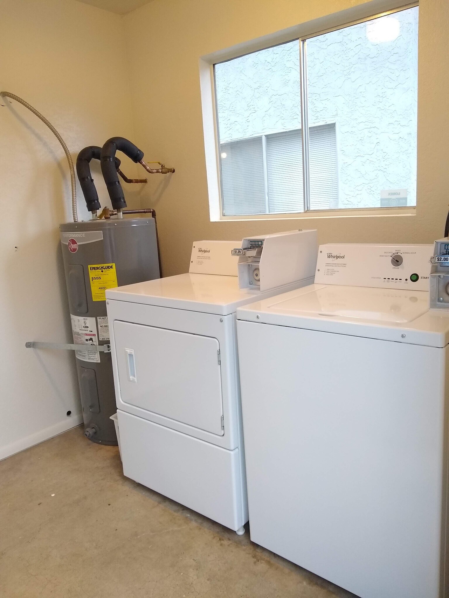 on-site laundry facility - 1960 S Dora St