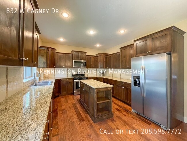 Building Photo - 832 W Cagney Dr