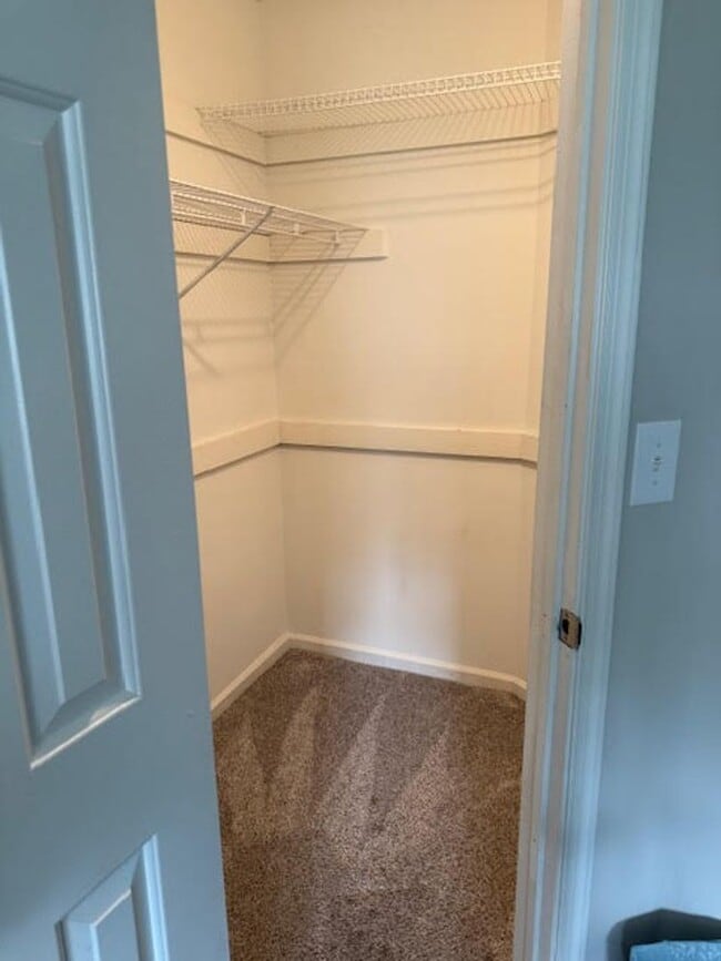 Building Photo - FOR RENT! CHESAPEAKE