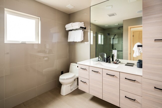 Building Photo - Modern Fully Furnished Condo for Rent- Minutes from the Hospital and Downtown Bozeman