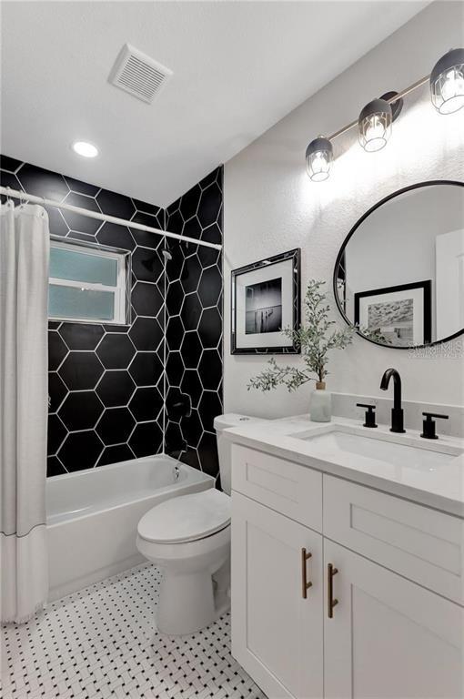 Building Photo - 6660 17th Ln N