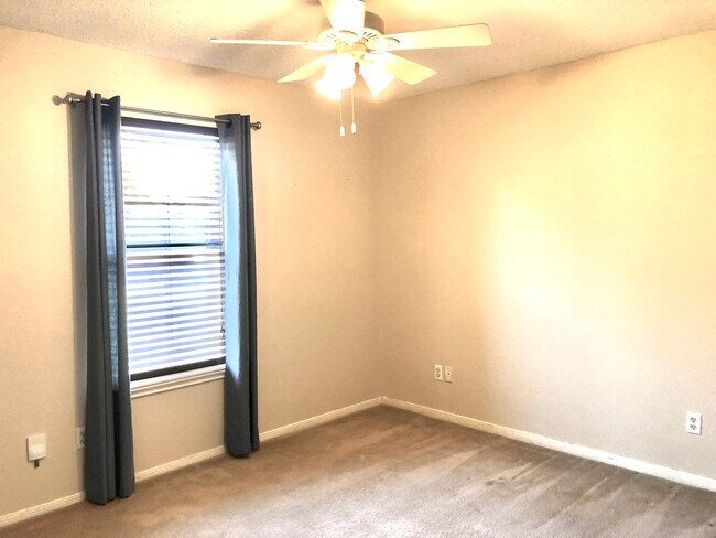 Building Photo - 106 Stony Point Ct