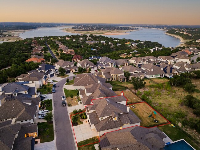 Building Photo - Beautiful Home in Lake Travis