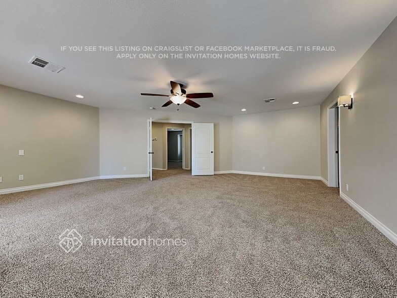 Building Photo - 8460 Del Vista Ct