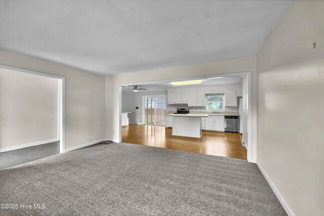 Building Photo - 313 Monterey Dr