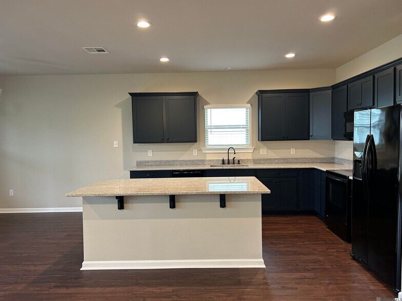 Building Photo - 24280 Cliftmere Ave