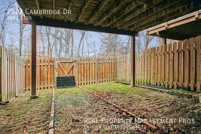 Building Photo - 2912 Cambridge Dr