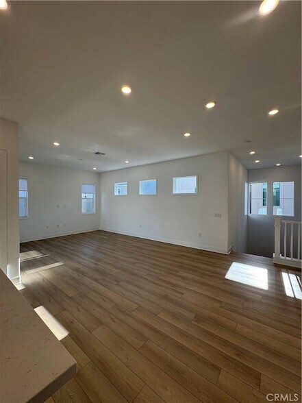 Building Photo - 436 Loon