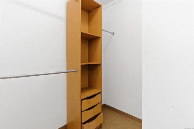 Building Photo - 1 Gold St