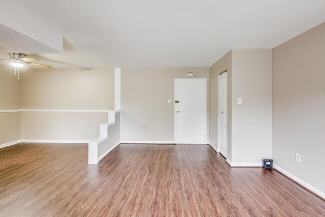 Building Photo - 2BD/1BA Takoma Park Condo in Elevator Building