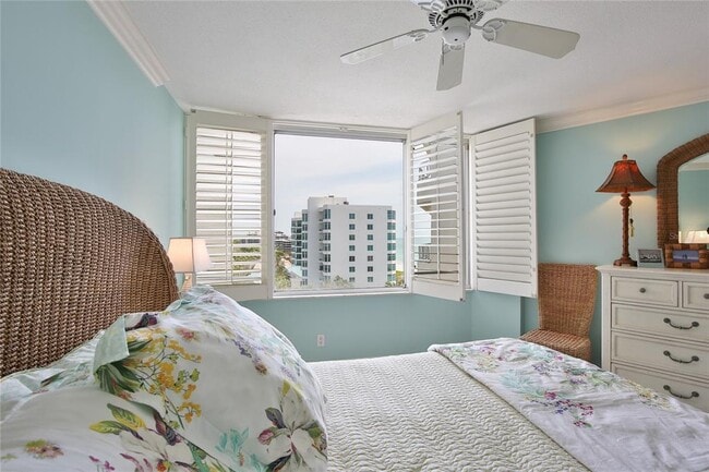 Building Photo - 775 Longboat Club Rd
